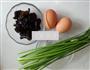 韭苔黑木耳炒鸡蛋的做法图解1