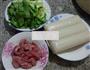里脊肉青菜炒年糕的做法图解1