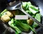 油豆腐青菜螃蟹汤的做法图解3