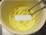 蛋黄椰蓉球的做法图解5