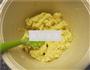 蛋黄椰蓉球的做法图解7