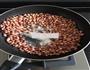 炒花生米的做法图解7