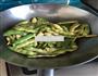 豆角炖粉条的做法图解2