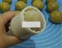 豆沙蛋黄月饼的做法图解13