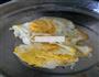 鲫鱼蛋汤的做法图解3