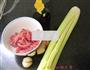肉丝炒芹菜的做法图解1