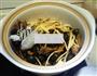 田螺猪蹄鸭脚煲的做法图解9
