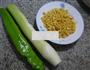 尖椒茭白炒玉米粒的做法图解1