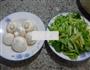 芹菜炒蘑菇的做法图解1
