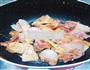 酸菜炒鸡肉的做法图解4