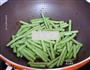 豆角炒秋葵的做法图解3