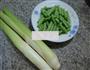 梅豆炒茭白的做法图解1