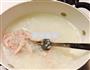 香香皮蛋猪肉条粥的做法图解5