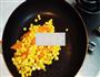 杏仁炒玉米的做法图解3
