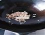 香菇炒通心粉的做法图解3