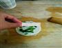 饺子皮版葱油饼的做法图解5
