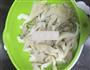 鲜菌青豆的做法图解1