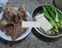 青菜豆腐肉骨汤的做法图解1