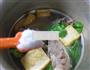青菜豆腐肉骨汤的做法图解9