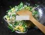 韭菜鸡蛋炒绿豆芽的做法图解8
