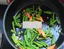 杂蔬炒腐竹的做法图解4