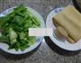 浓汤宝菜芯煮千张的做法图解1