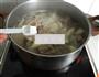白萝卜金针菇筒骨汤的做法图解5