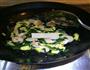 韭菜鸡蛋爆虾球的做法图解7