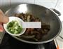五花肉焖扁豆的做法图解8