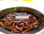 红松菇板栗炖小鸡汤的做法图解2