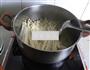 金针菇肥牛汤的做法图解4
