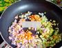 五彩炒米饭的做法图解4