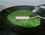 雪菜炒豌豆的做法图解4