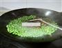 雪菜炒豌豆的做法图解5