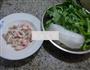 猪肉粉丝煮蒿菜的做法图解1