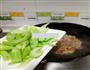 蛤肉炒西芹的做法图解6