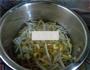 凉拌豆芽的做法图解2