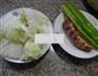 尖椒麻辣香肠炒白菜的做法图解1