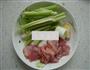 芹菜炒肉片的做法图解1
