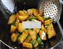 生焖小瓜土豆的做法图解4