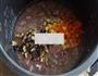 红糙米咸肉香菇焖饭的做法图解3