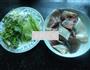 芹菜莴笋煮鱼的做法图解1