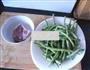 猪肉炒四季豆的做法图解1