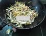 芹菜墨鱼木耳豆腐丝的做法图解11