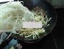 包菜香菇肉丝炒河粉的做法图解8