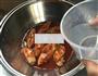 三汁焖鸡翅的做法图解9