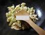 花菜炒鱿鱼的做法图解11