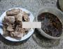 笋干菜烧龙骨的做法图解1