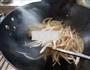 杏鲍菇炒面的做法图解3