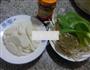 青菜绿豆芽年糕汤的做法图解1